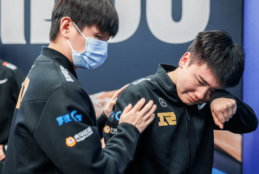 关于RNG轻取FPX,Xiaohu拿下关键大龙鏖战多局淘汰赛,让粉丝疯狂欢呼的信息 关于RNG轻取FPX,Xiaohu拿下关键大龙鏖战多局淘汰赛,让粉丝疯狂欢呼的信息