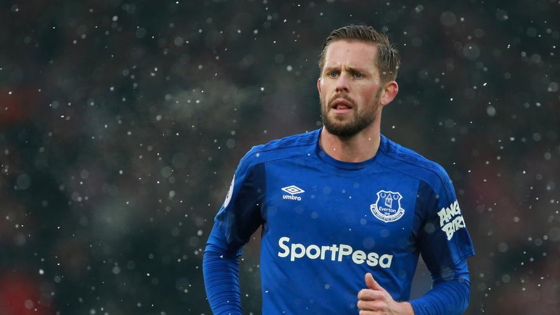 F1街道赛之夜的启示，本泽马如何像赛车手一样，在足球场上带动全队节奏